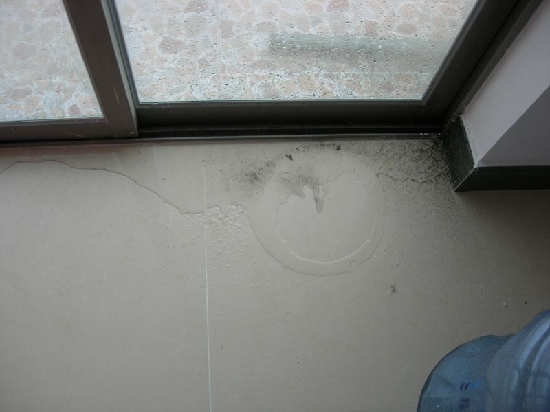 陰雨季窗戶持續漏水，維修時才知道門窗驗收這么多講究